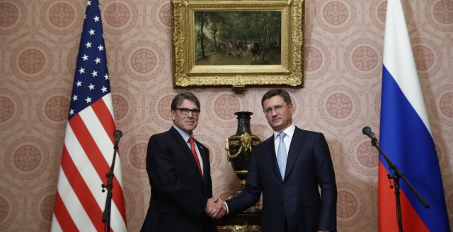 Rick Perry i Aleksander Nowak w Moskwie. Fot. Ministerstwo Energetyki FR